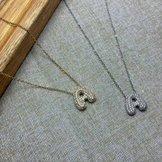 (C352)Collana lettera bombata piccola con strass