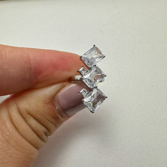 (E053)Ear cuff con zirconi