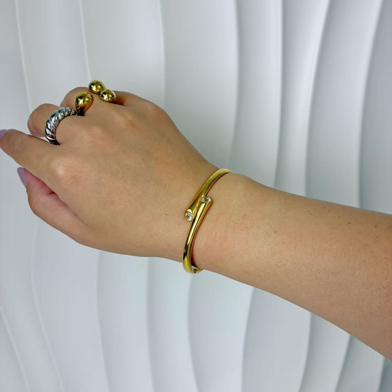 (B147)Bracciale rigido donna in acciaio inox