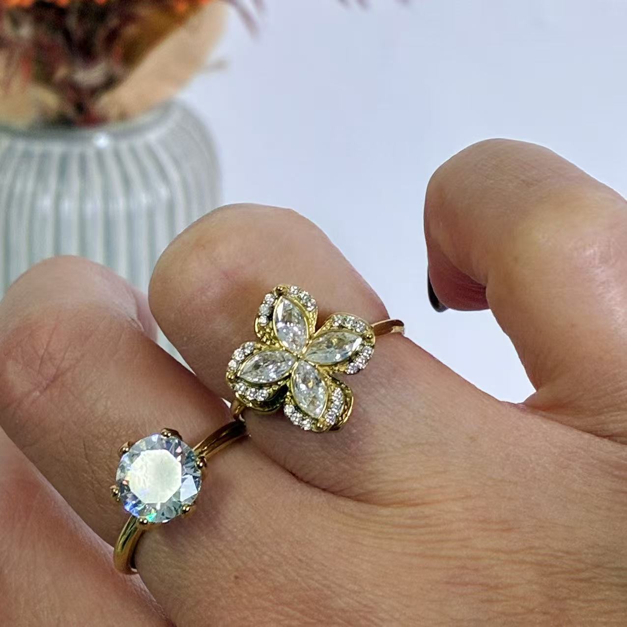 Anello “Petalo di Brillantezza” – Grazia e Luce Naturale