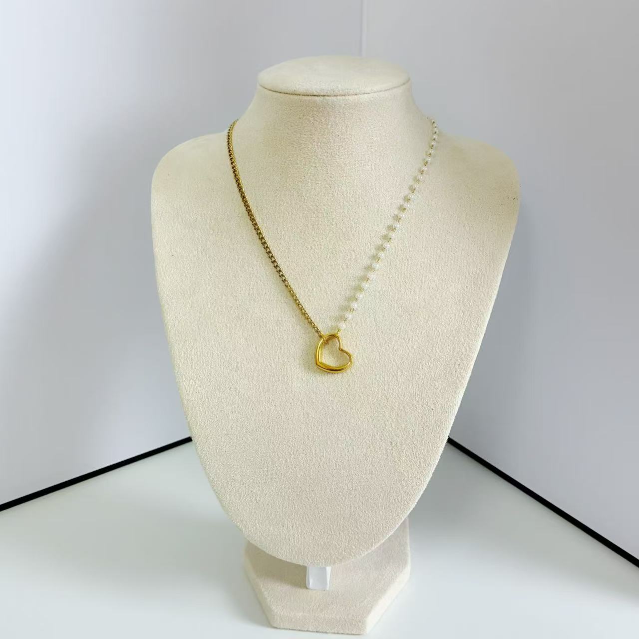 (C368)Collana Cuore con Perle e Catena