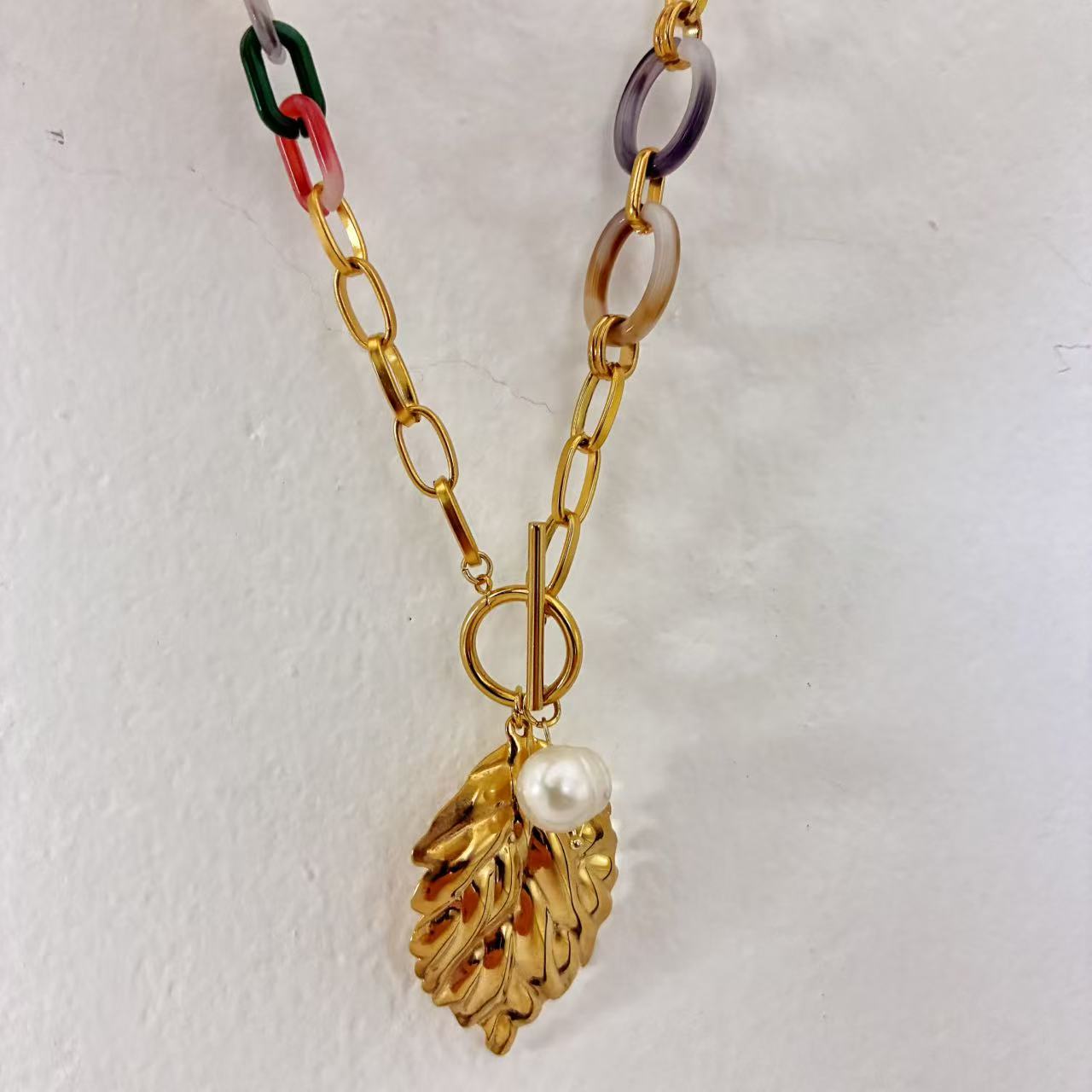 Collana “Foglia in Viaggio”