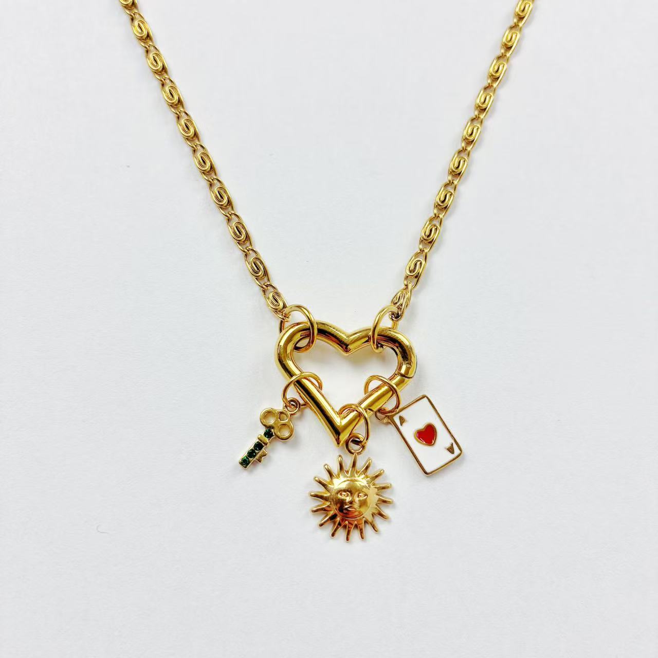 Collana “Sunny Heart Charms” – Sole, Carte &amp; Magia