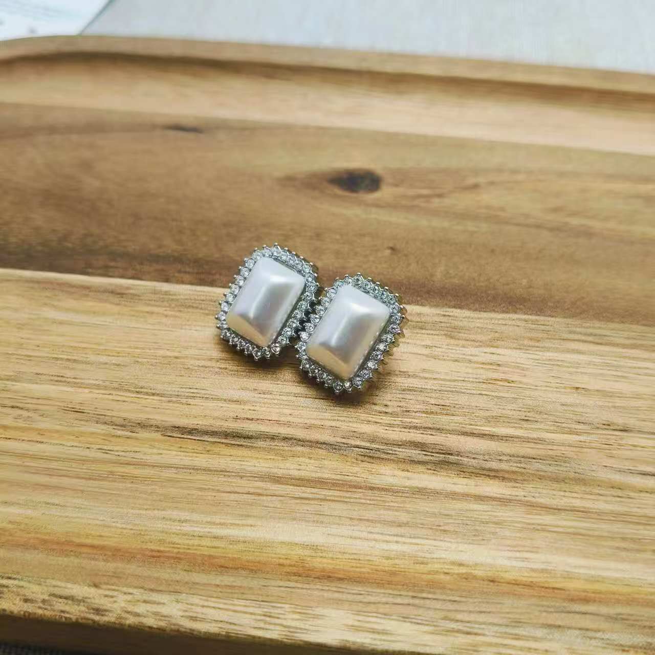 (O229)Orecchini rettangolari con perla e zirconi