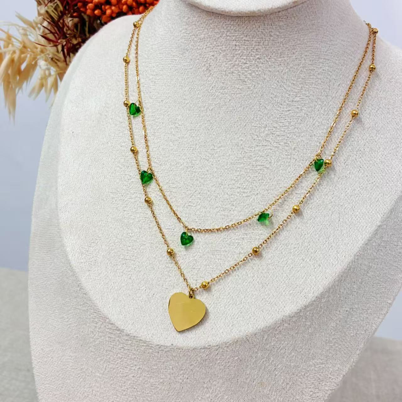 Collana “Amore Dorato” – Acciaio Inossidabile & Cristalli Rossi a Cuore