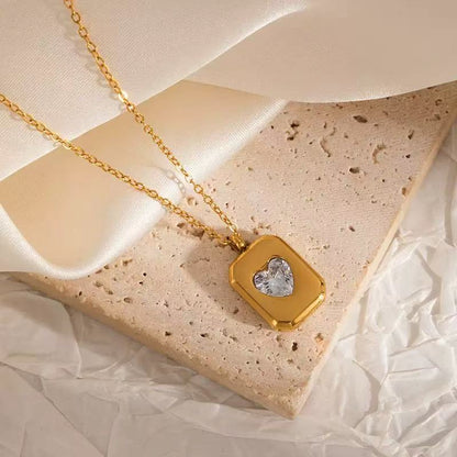 Collana con Pendente Cuore Incastonato – Eleganza Semplice e Brillante