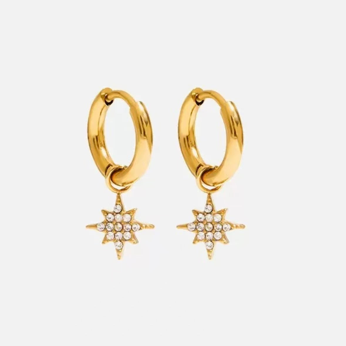 Orecchini con Ciondolo a Stella — Un Tocco Luminoso e Raffinato