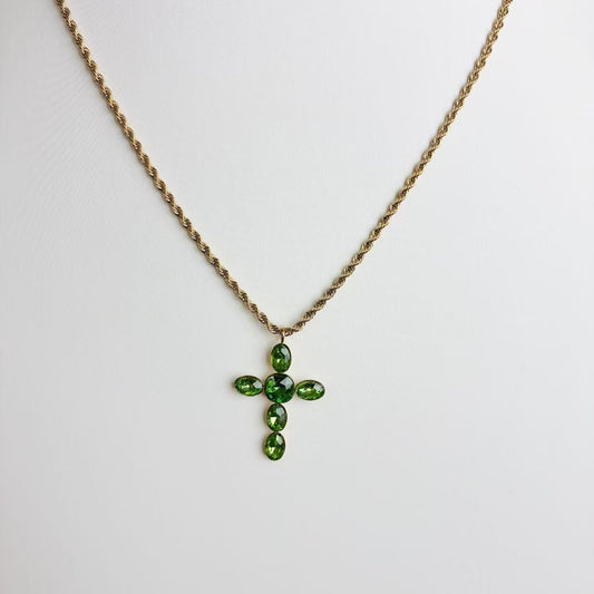 Collana “Croce di Luce” – Un Elegante Equilibrio di Brillio e Simbolismo