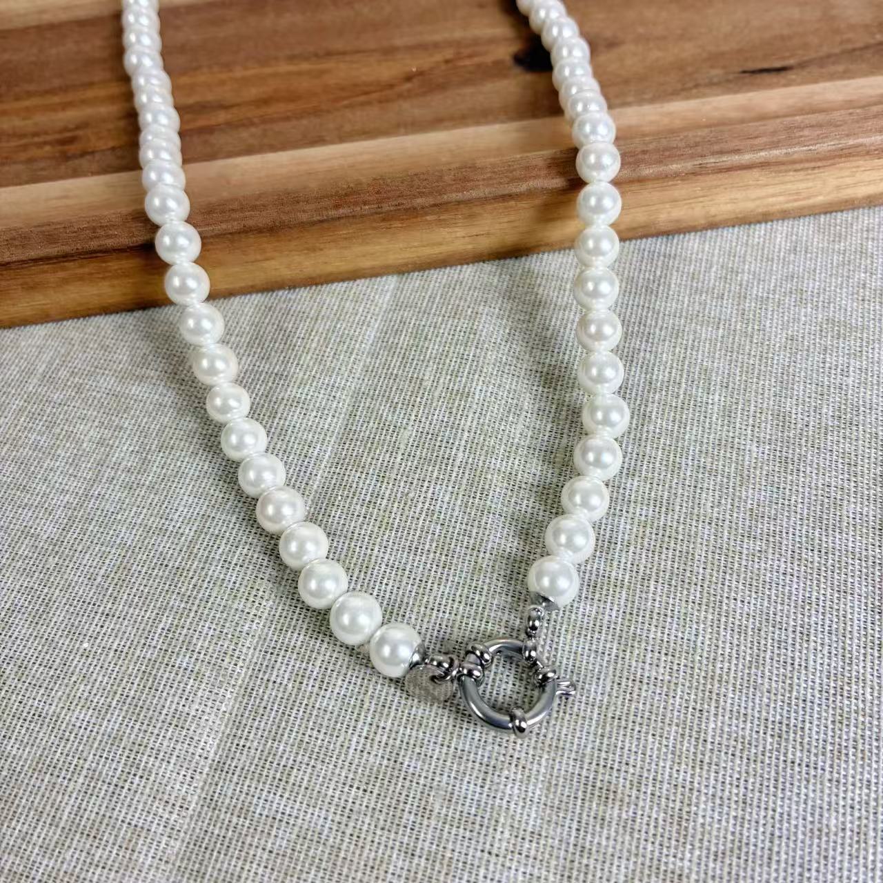 Collana “Perla Moderna”