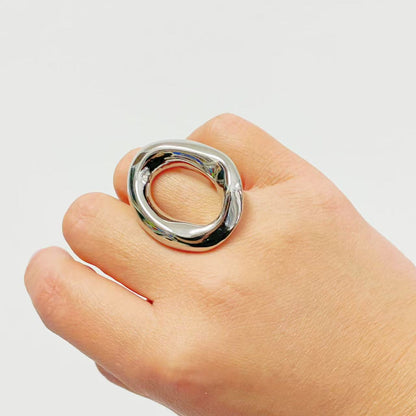 Anello Forma Ovoidale Irregolare – Design Scultoreo Moderno