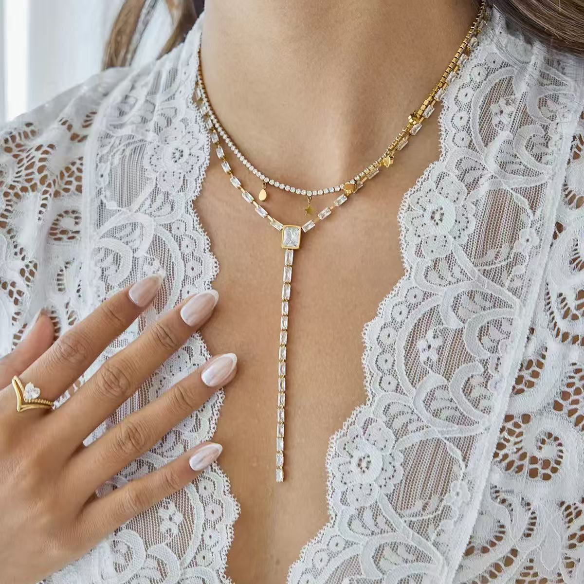 Collana Lunga con Cristalli – Eleganza Luminosissima