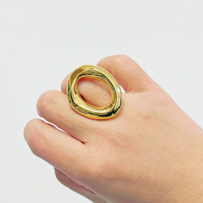 Anello Forma Ovoidale Irregolare – Design Scultoreo Moderno