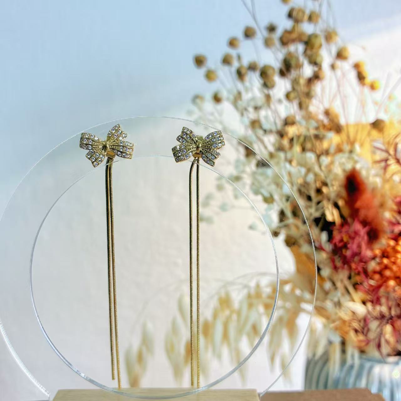 Orecchini “Nastro di Luce” – Grazia e Movimento