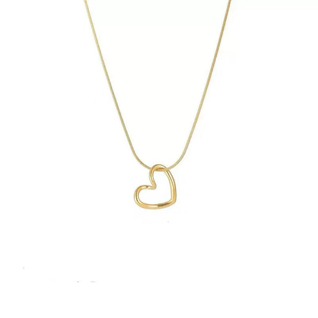 Collana "Aura d'Amore" – Pendente Minimalista a Cuore Aperto