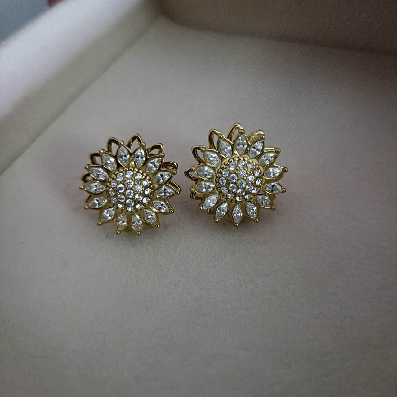 Orecchini “Girasole di Luce” (possono girare)