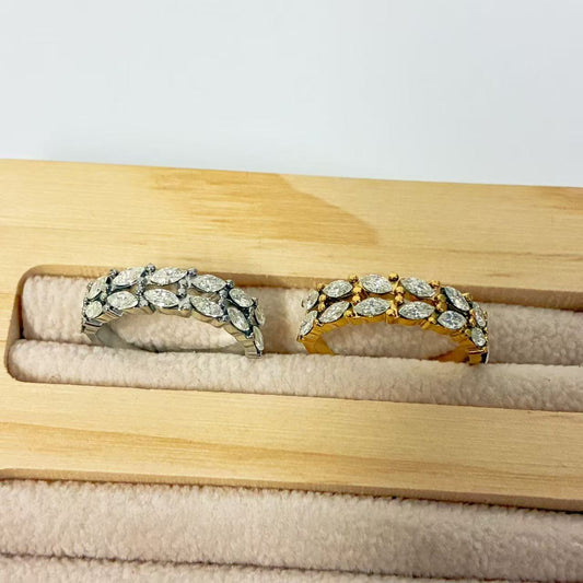 Anello Fascia Petali – Brillantezza Intrecciata