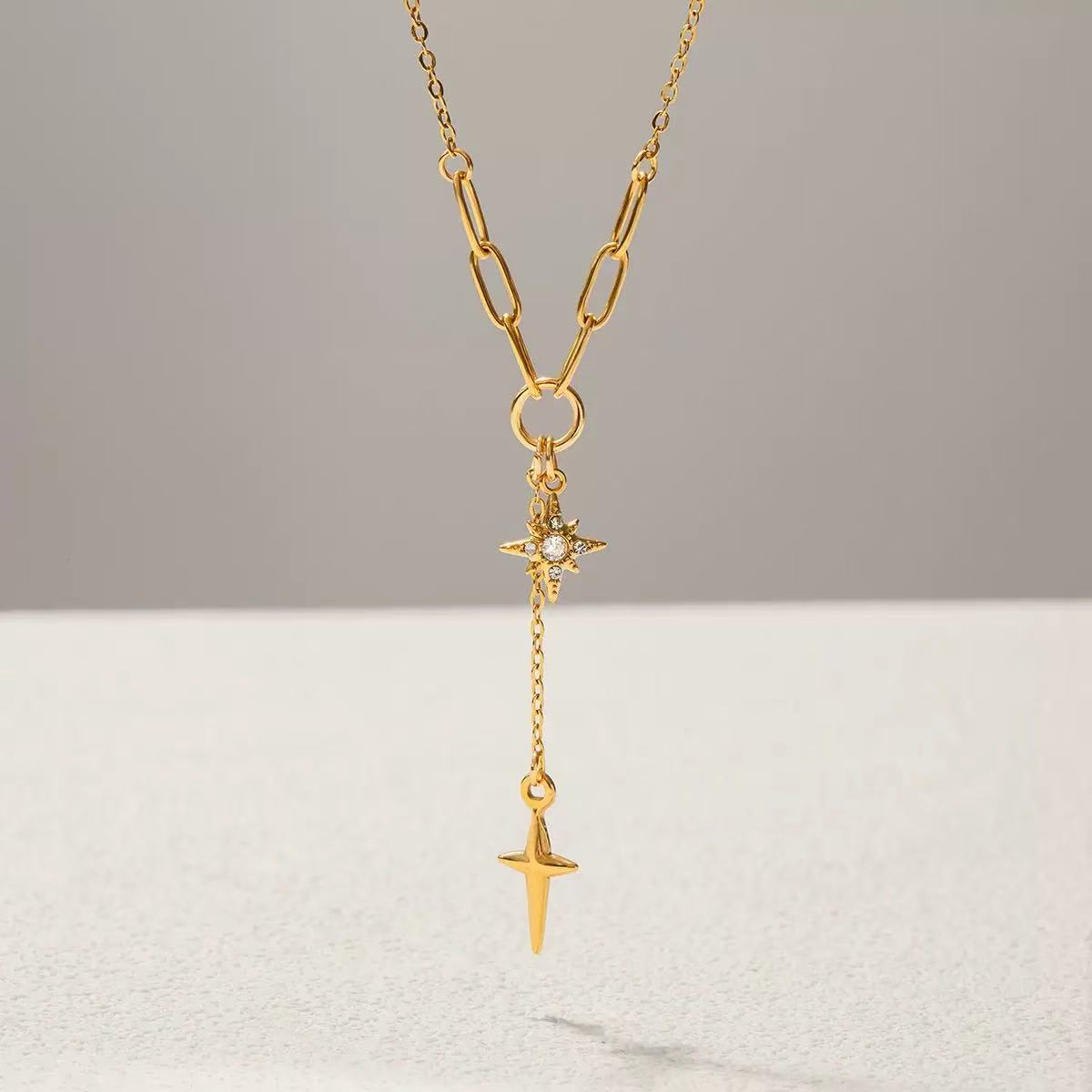 Collana con Ciondoli Astrali — Eleganza Moderna e Fascino Celestiale