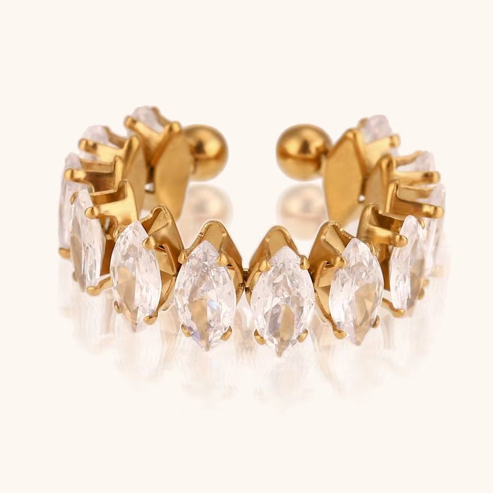 Anello “Corona Sussurrata” – Avvolgenza Elegante dal Segno Regale