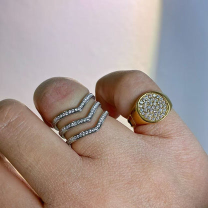 Anello “Tripla Eleganza” – Linee che definiscono lo stile