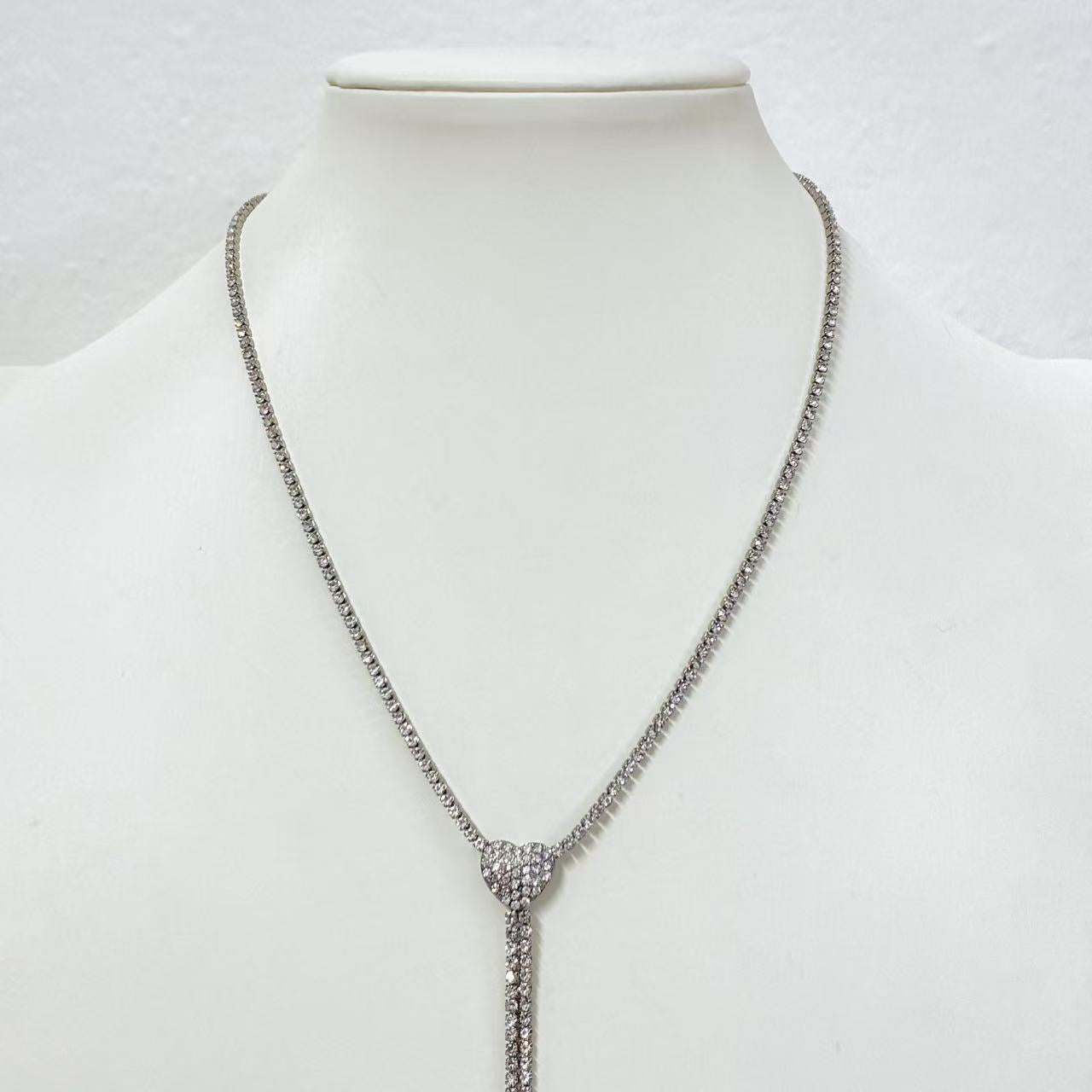 Collana “Cuore di Luce” – Brillantezza Romantica a Effetto Y