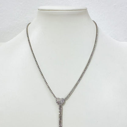 Collana “Cuore di Luce” – Brillantezza Romantica a Effetto Y