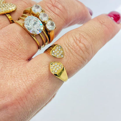 Anello “Cuori Gemelli” – Eleganza Moderna con Dettagli Pavé