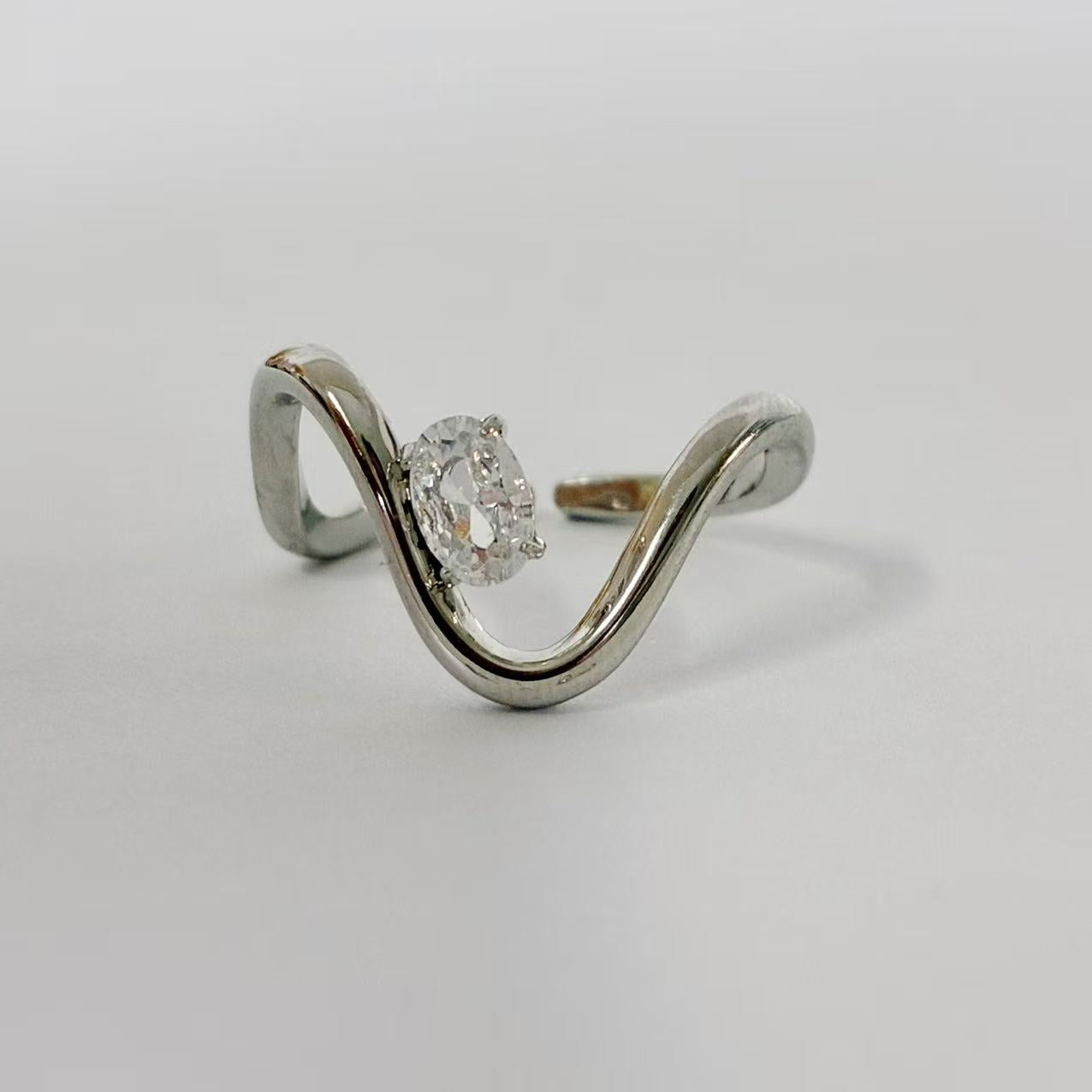 Anello “Onda di Luce” con zircone ovale  | regolabile | in acciaio inox
