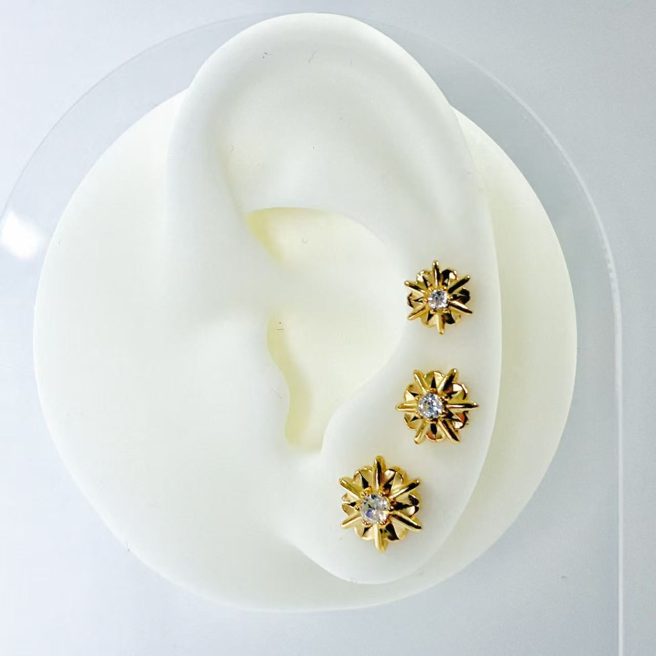 Set 3 orecchini “Fiore di Ghiaccio” – Delicatezza Brillante in Stile Minimal