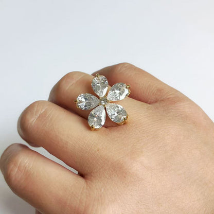 Anello Fiore con Zirconi a Goccia – Acciaio Inossidabile