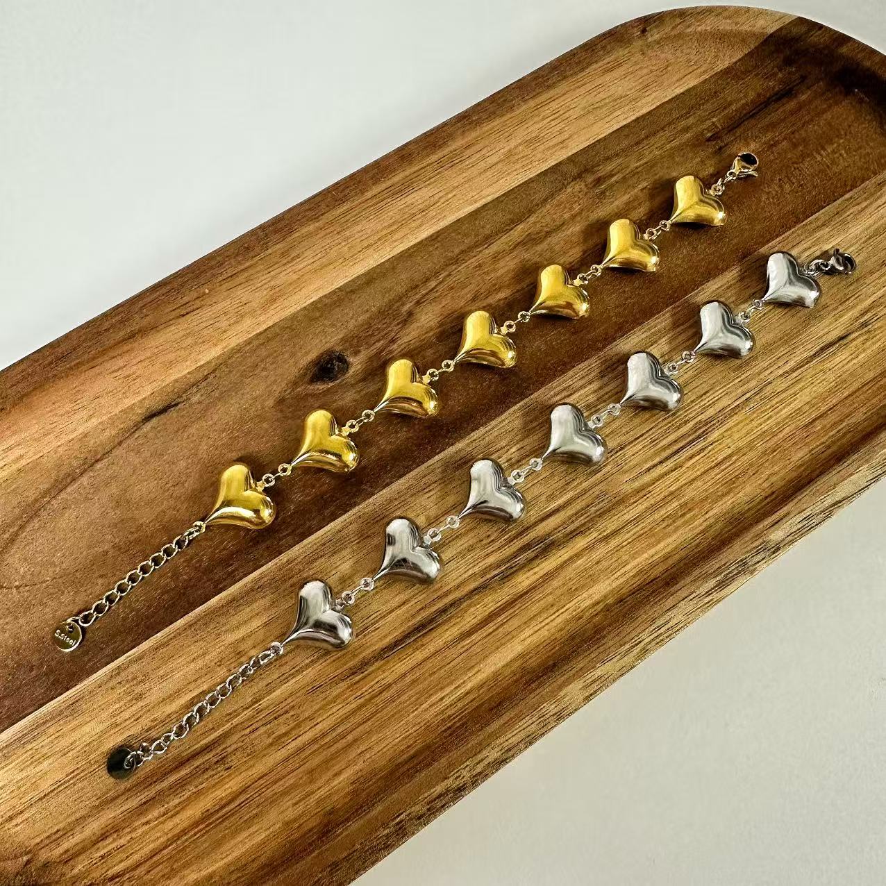 （B069) BRACCIALE DONNA CON CUORI IN ACCIAIO INOX