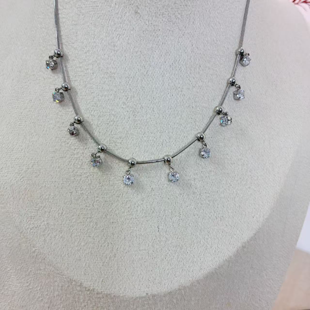 Collana “Gocce” – Il ritmo della luce