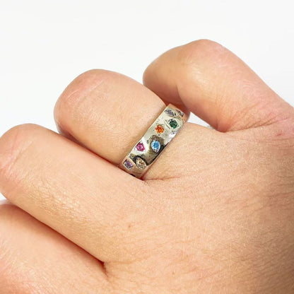 Anello Aperto con Gemme Multiformi – Stile Luminoso & Moderno