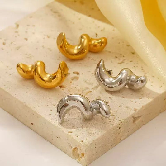 Orecchini a Spirale Moderna — Linee Morbide e Stile Artistico