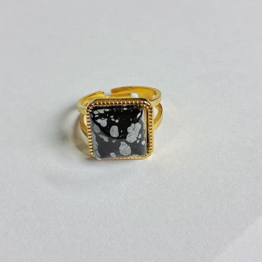 Anello con Pietra Nera Quadrata Effetto Marmo – Acciaio Inossidabile Oro