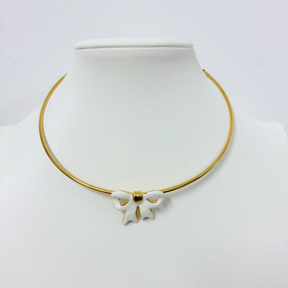 Collana “Fiocco d’Avorio” – Delicatezza Romantica e Chic Contemporaneo