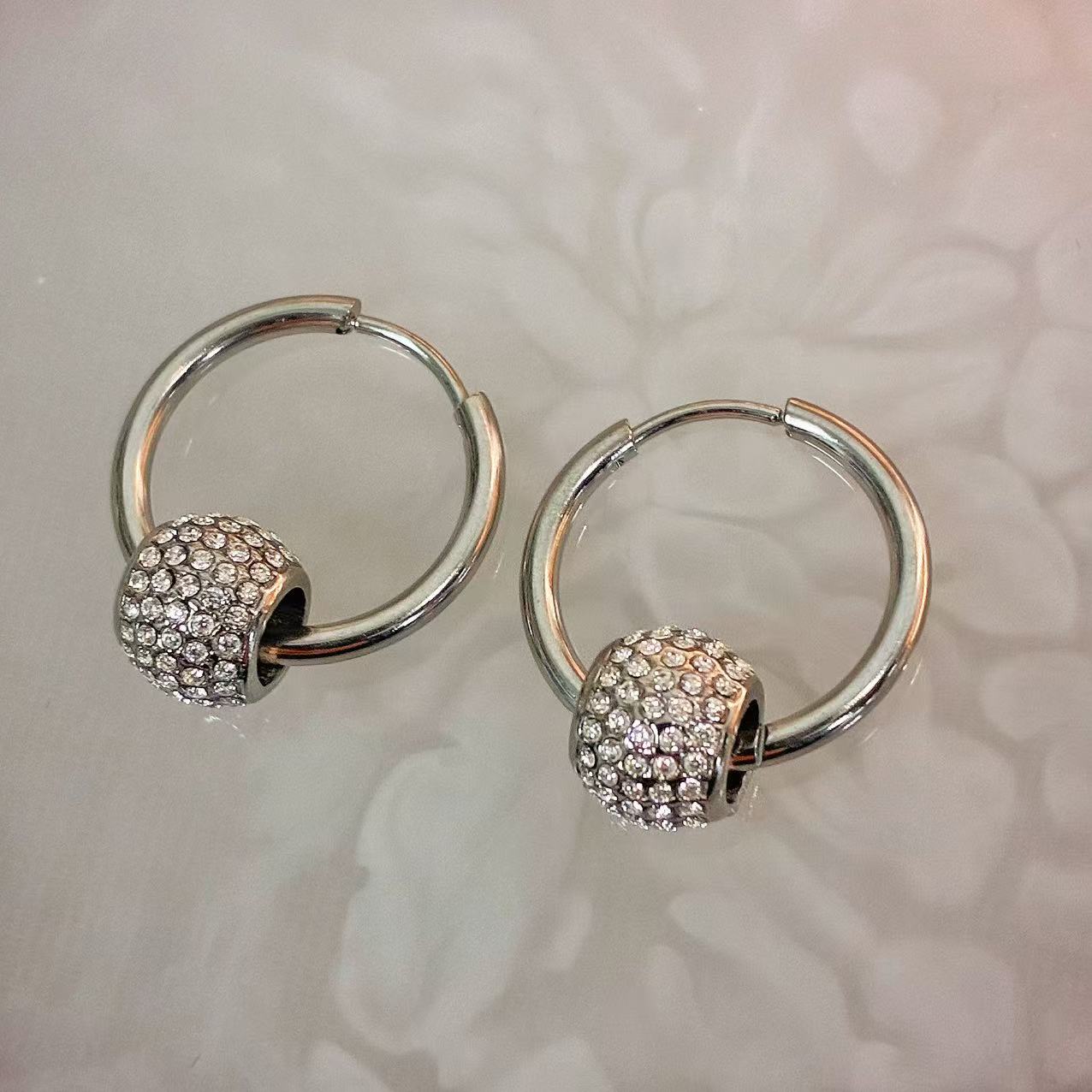 Orecchini Cerchio con Dettaglio Brillante