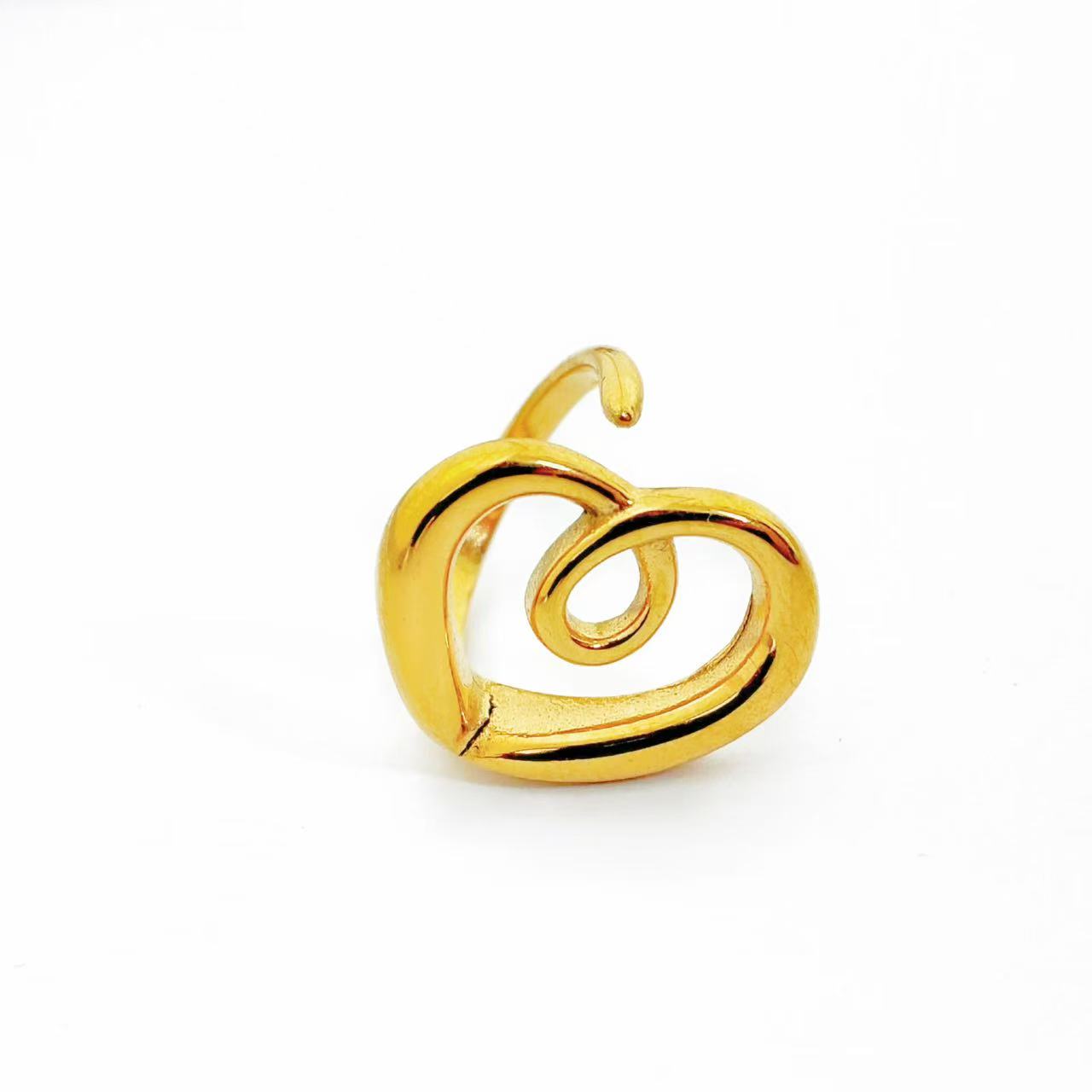 Anello Cuore Astratto – Eleganza Artistica Moderna