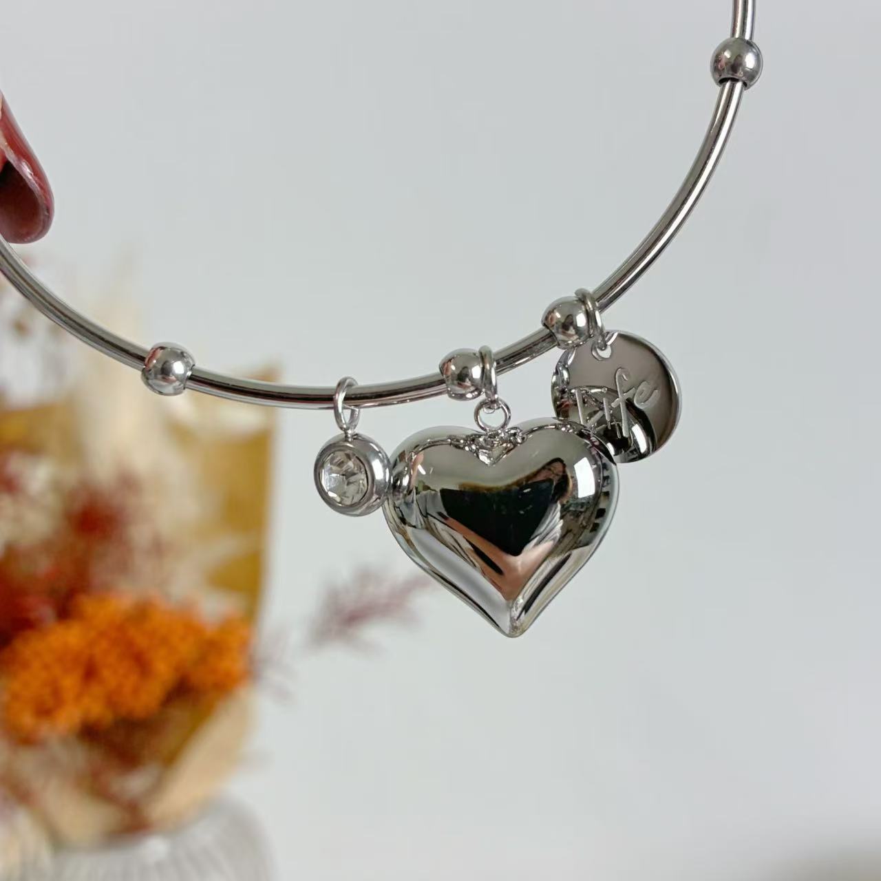Bracciale “Essenza di Vita” – Charme con Cuore Pendente