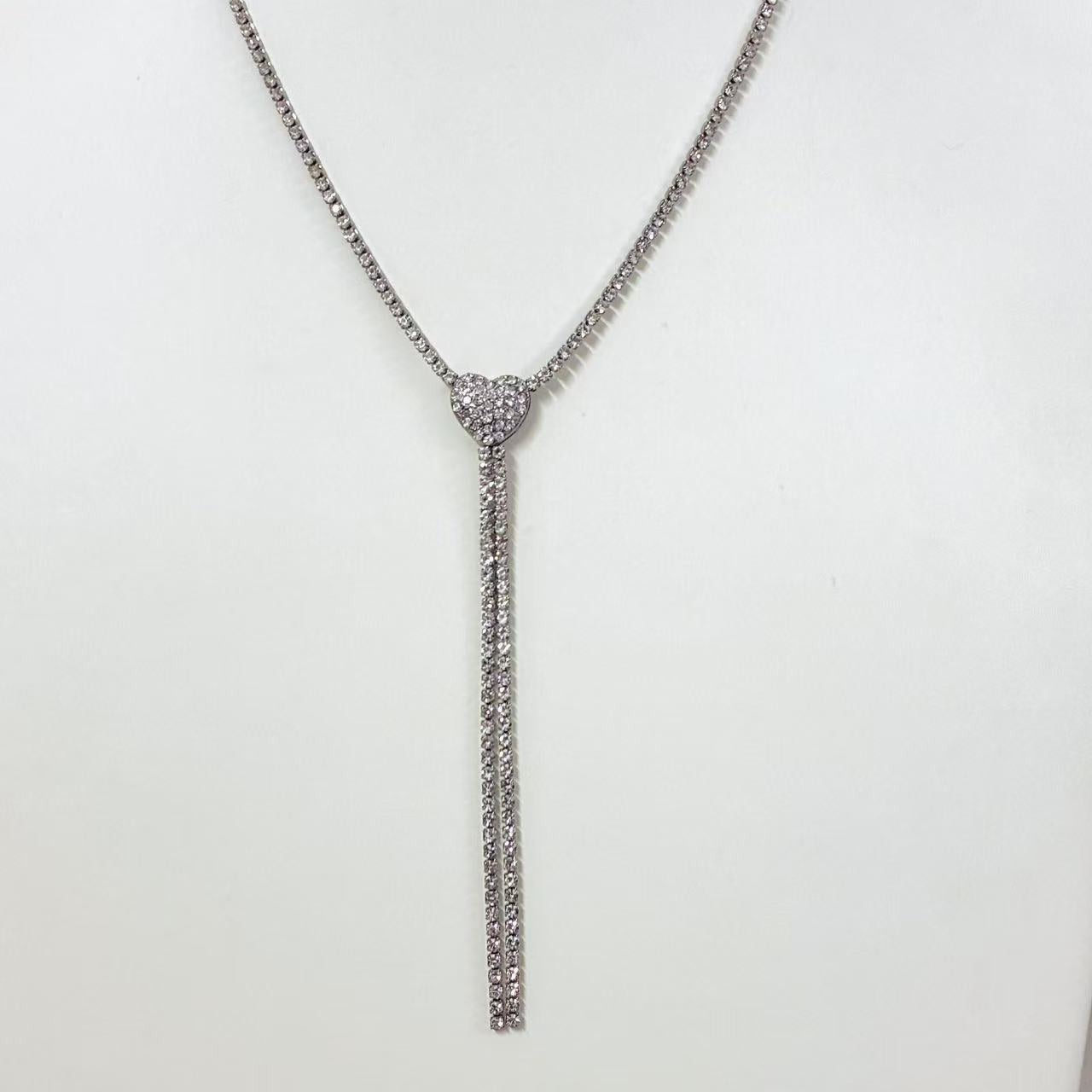 Collana “Cuore di Luce” – Brillantezza Romantica a Effetto Y