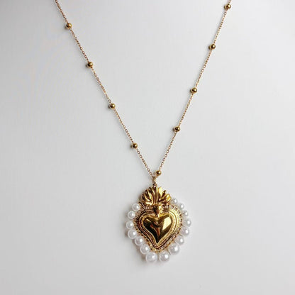 Collana “Cuore Mistico Perlaceo” – Eleganza Sacra e Fascino Contemporaneo