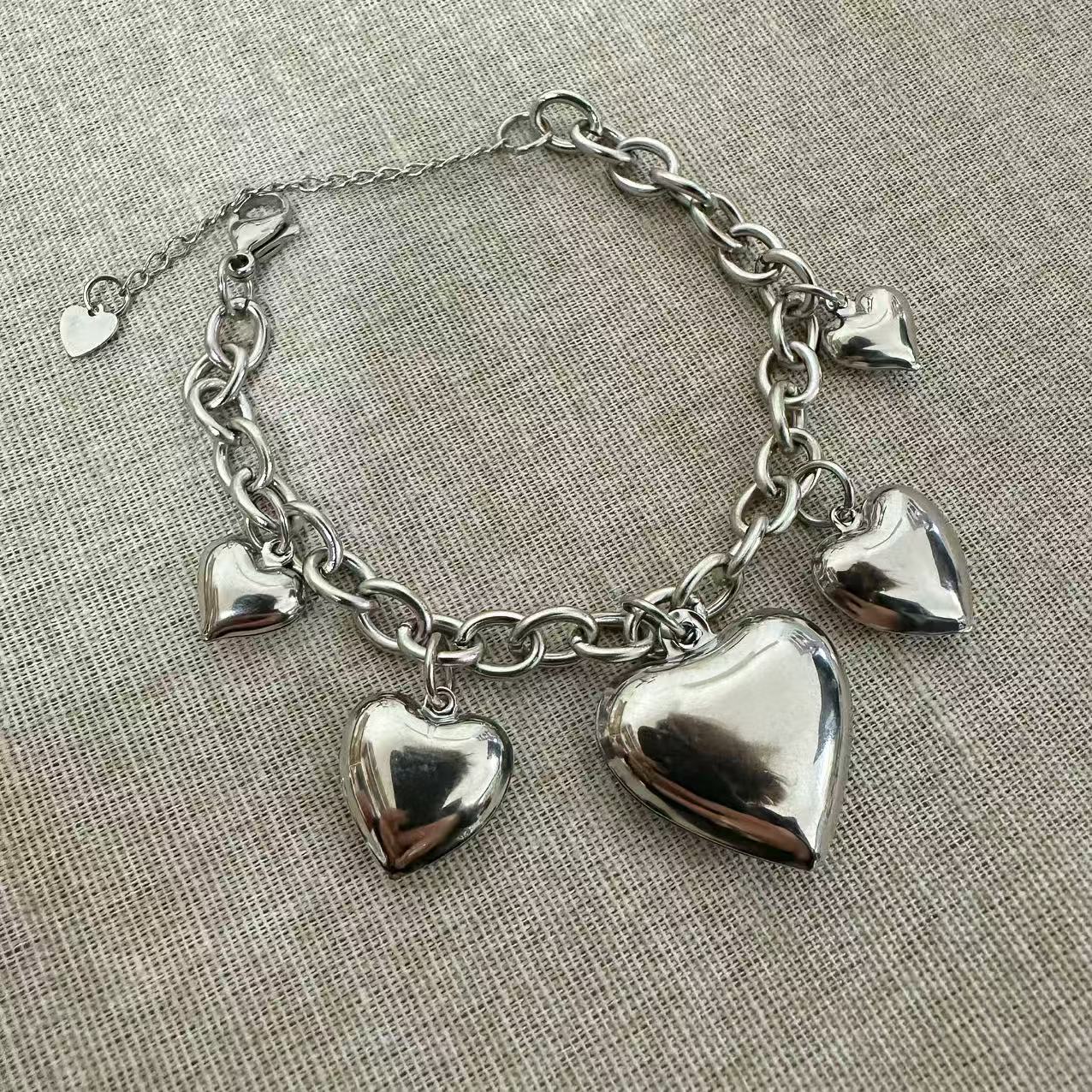 Bracciale a sonaglio “Cuori Charm”