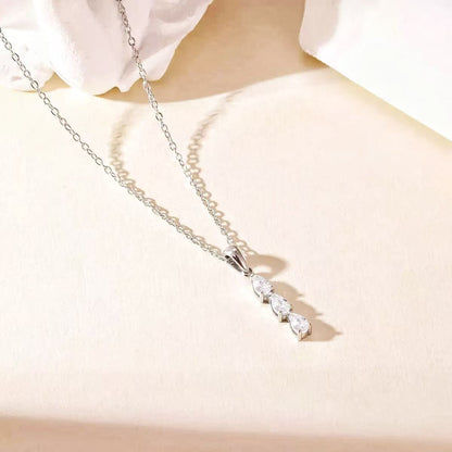 Collana con Ciondolo a Tre Cristalli a Goccia