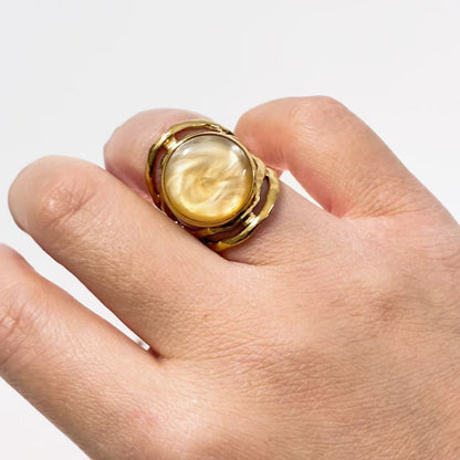 Anello Cabochon Intrecciato – Linee Scultoree