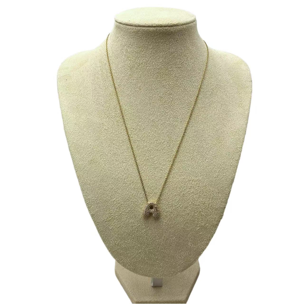 (C352)Collana lettera bombata piccola con strass