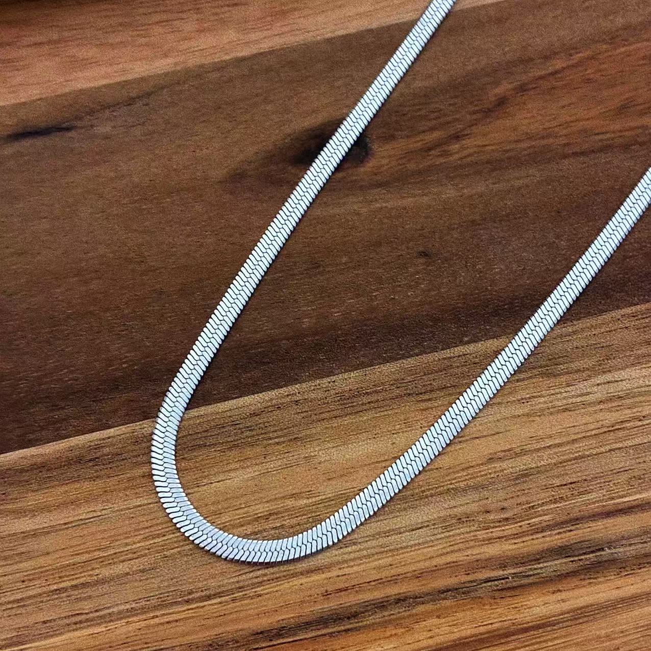 Collana a Catena Serpente (Snake Chain) – Eleganza Semplice e Moderna