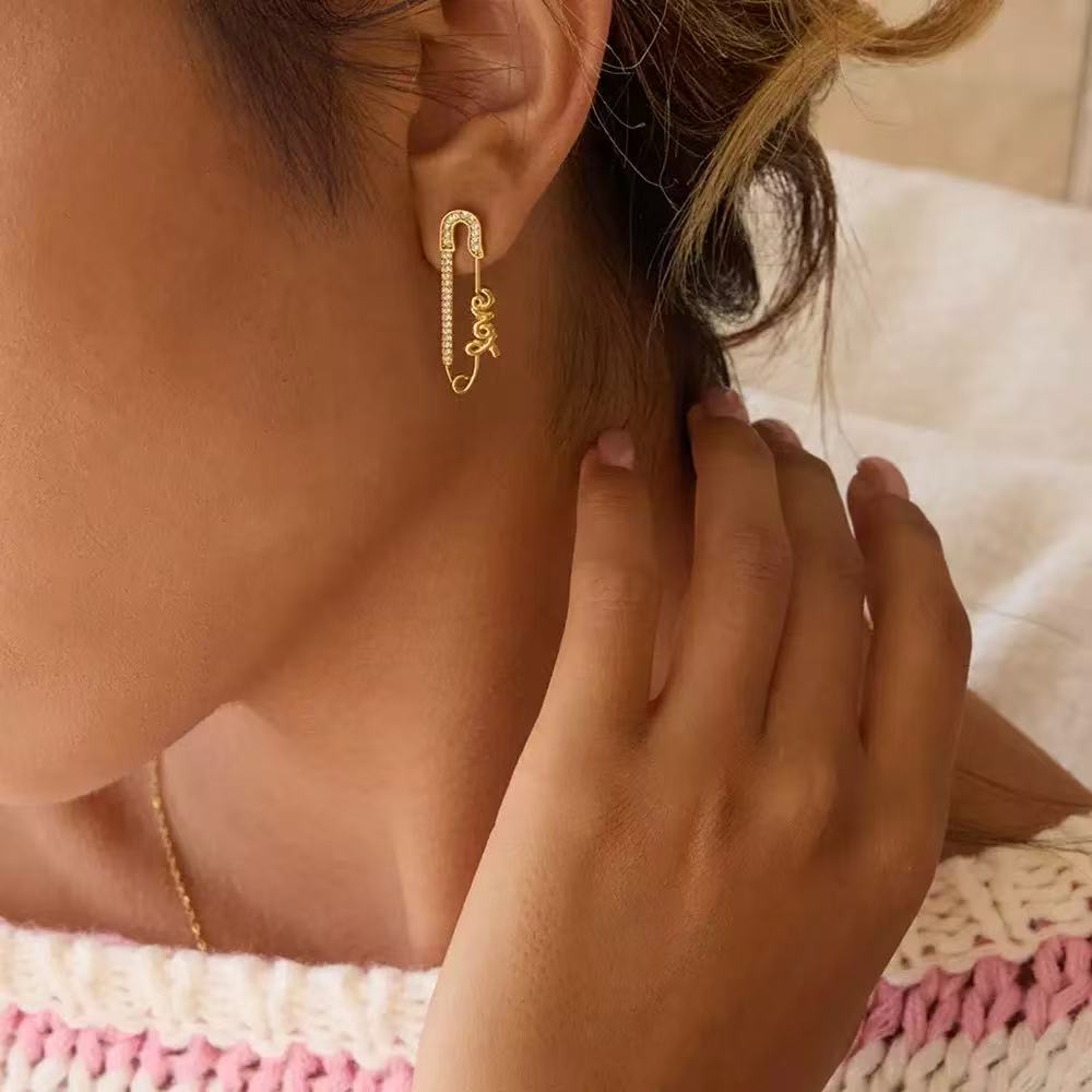 Orecchini Spilla con Dettagli Ornamentali — Design Audace e Brillantezza Creativa