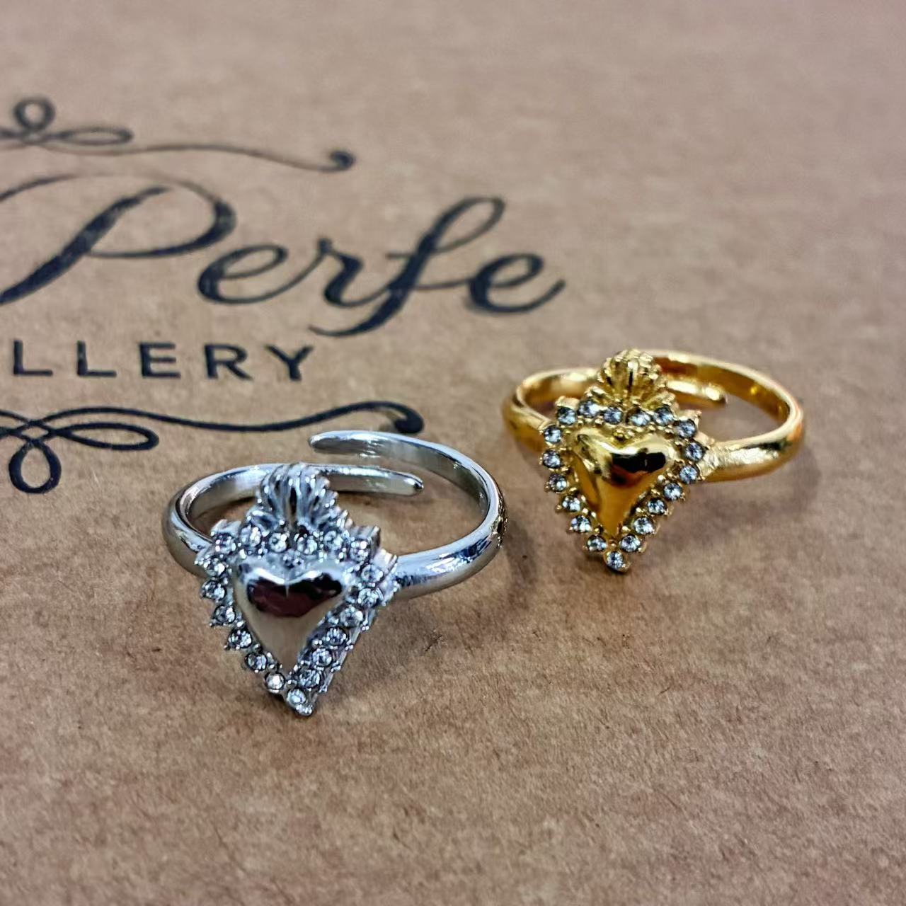 Anello Cuore Sacro con Zirconi