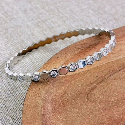 Bracciale rigido silver con la chiusura a molla