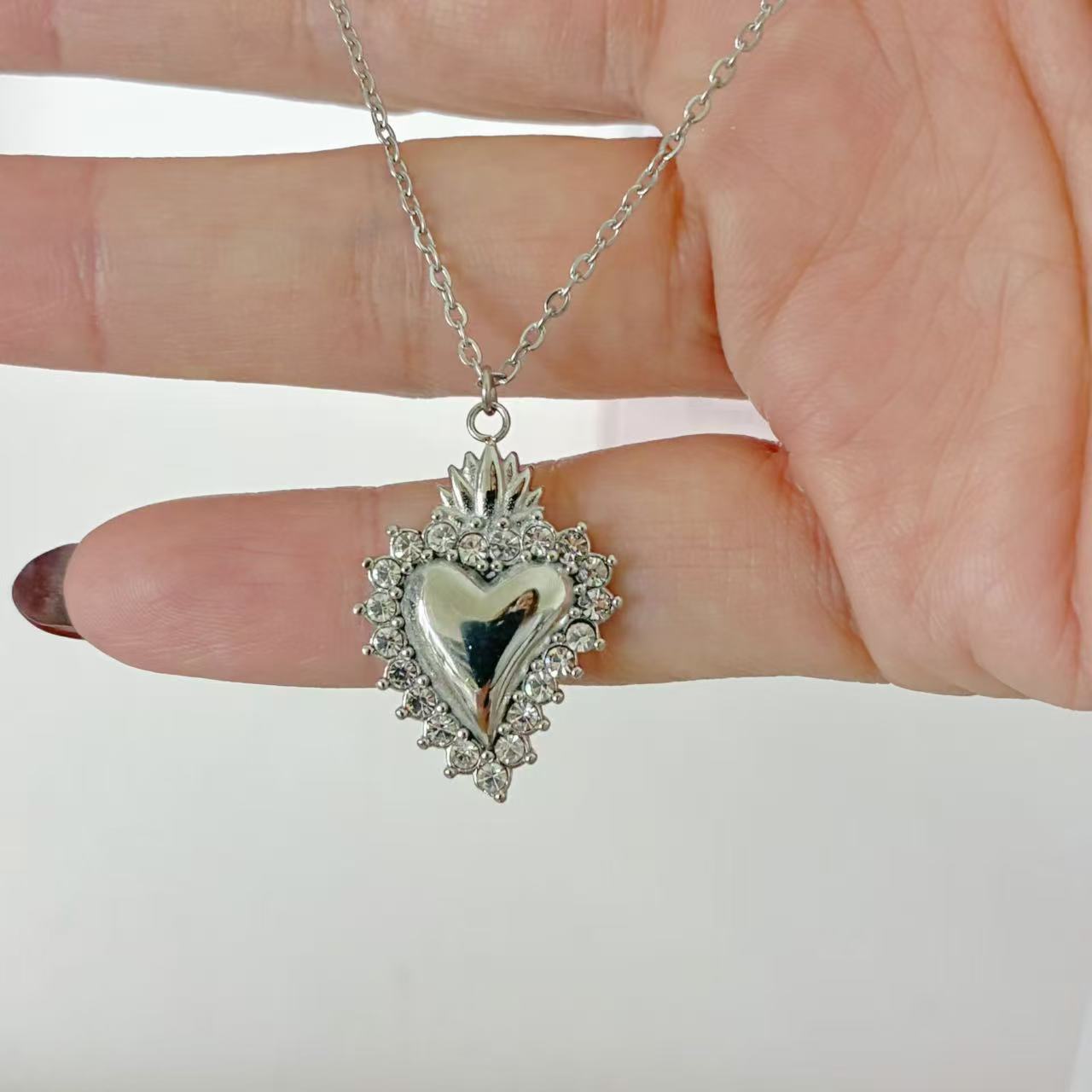 Collana “Cuore Divino”