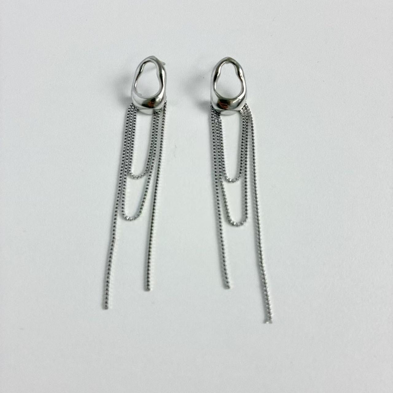 Orecchini Pendenti con Catene Sottili